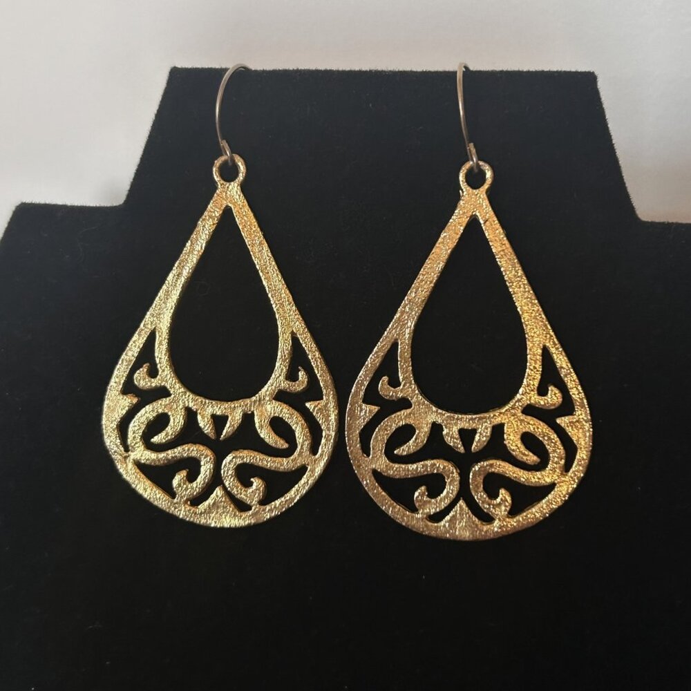 Shimmery Gold Filament Filigree Teardrop Earrings